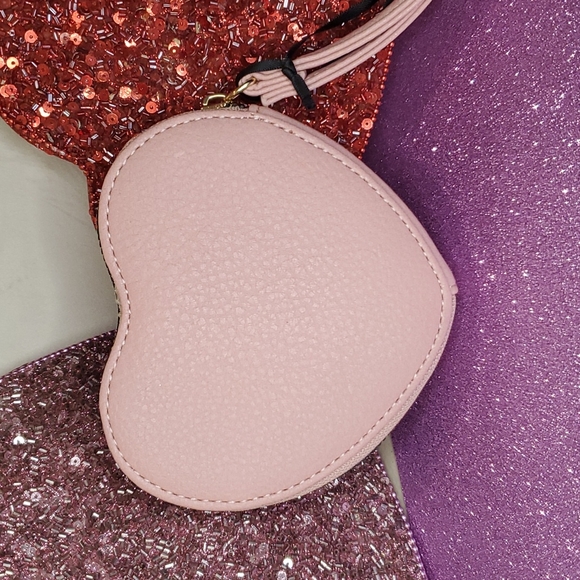 🎉HP🎉Juicy Couture 💘NWT💘 Luxe Links Light Pink Heart Shaped Wristlet!💘💘💘 - Picture 9 of 16